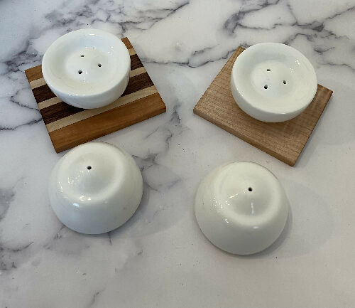 Salt shaker set