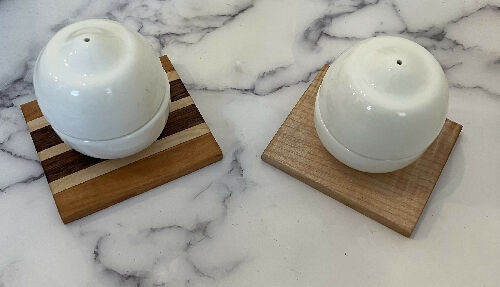 Salt shaker set