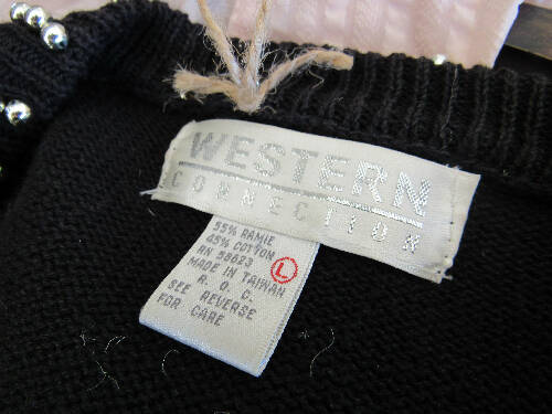 Western Connection Floral Pattern Bead Top