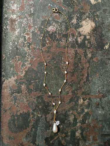 Pearl necklace/vintage/baroque/mother of pearl