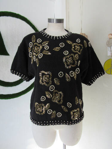 Western Connection Floral Pattern Bead Top