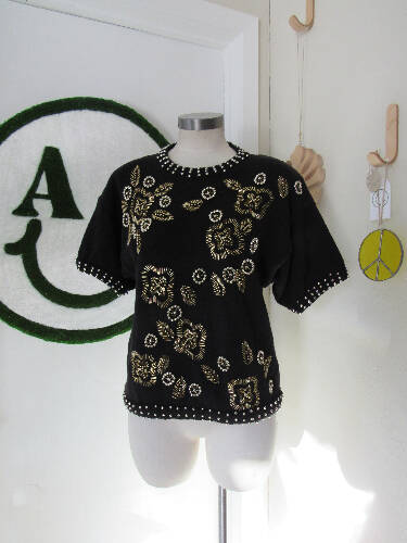 Western Connection Floral Pattern Bead Top