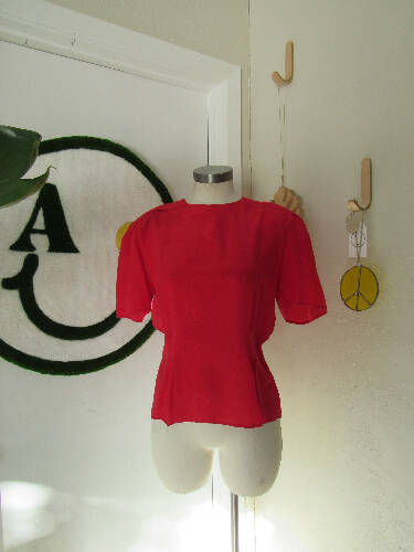 Tess Red Silk Button Back Short Sleeve Blouse Size 10