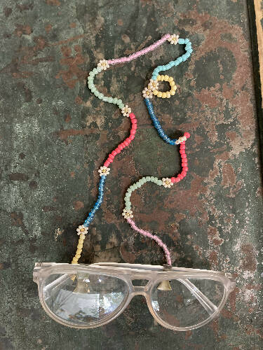 Sun/glasses chain/pastel/flowers